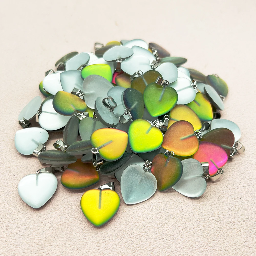 2024 Cheap Glass Heart Pendant Colorful Moving Eye Shine Charms For DIY Necklace Earring Making Fashion Jewelry