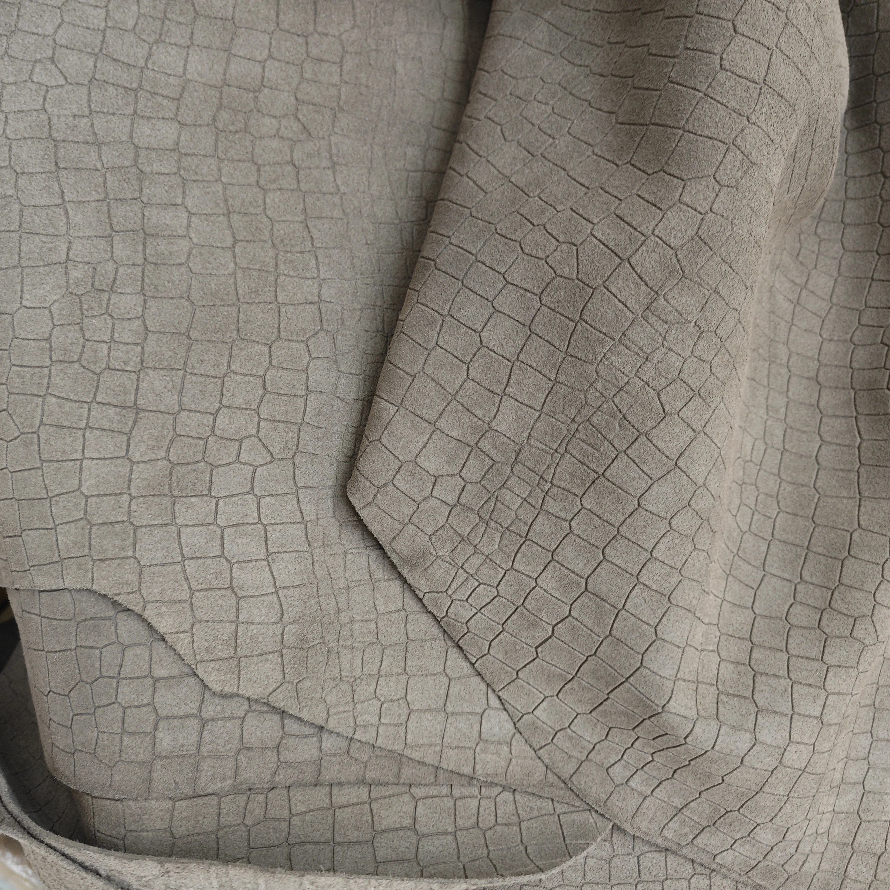 Crocodile embossed cow suede Alligator pattern Cow split leather For shoes garment wallet