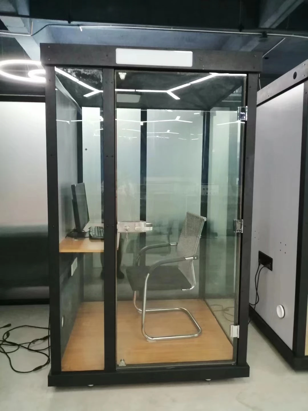 Mini Soundproof Booth Live Webcasting Room Tempered Glass Materials Movable Sound Insulation Function Pod Private Office Space