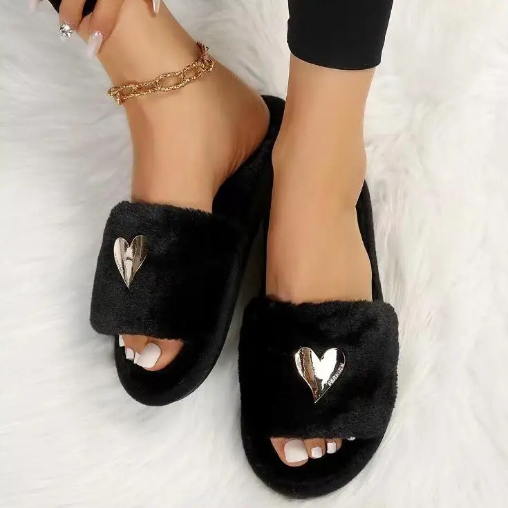 Wholesale 2024 new design Heart shaped decoration Artificial rabbit fur slippers warm soft fluffy plush indoor home slippers