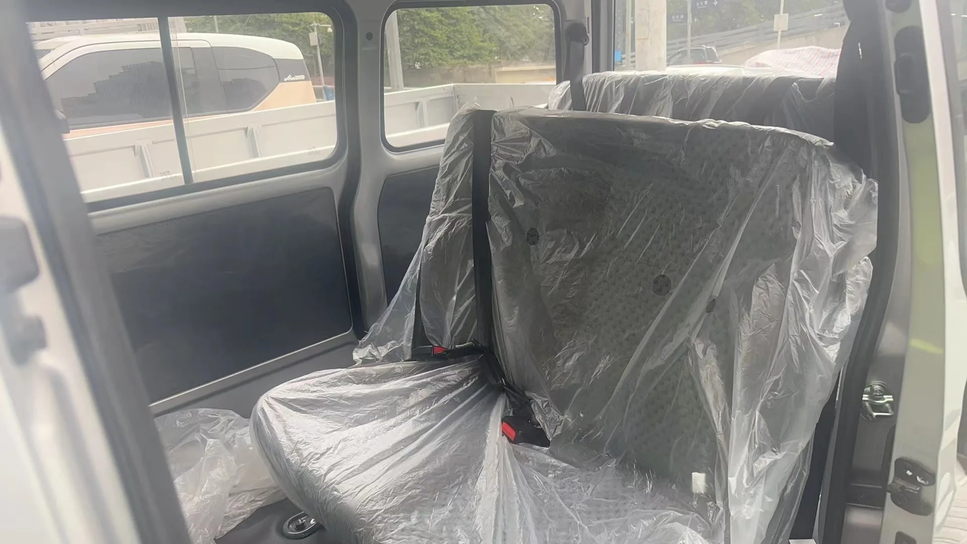 Cheapest Popular High Quality Van Minibus For Wuling Light 2023 1.5L Practical 5/7 seats