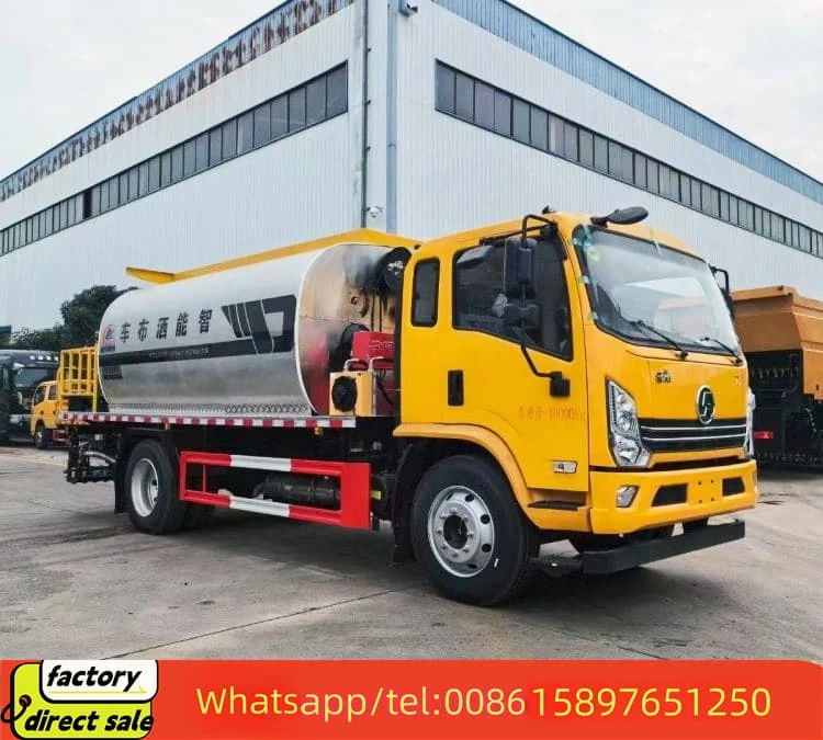 China Intelligent Asphalt Distributor Truck CLW5912QYYCQ Asphalt Equipment tank with 4.5m Sprying Width