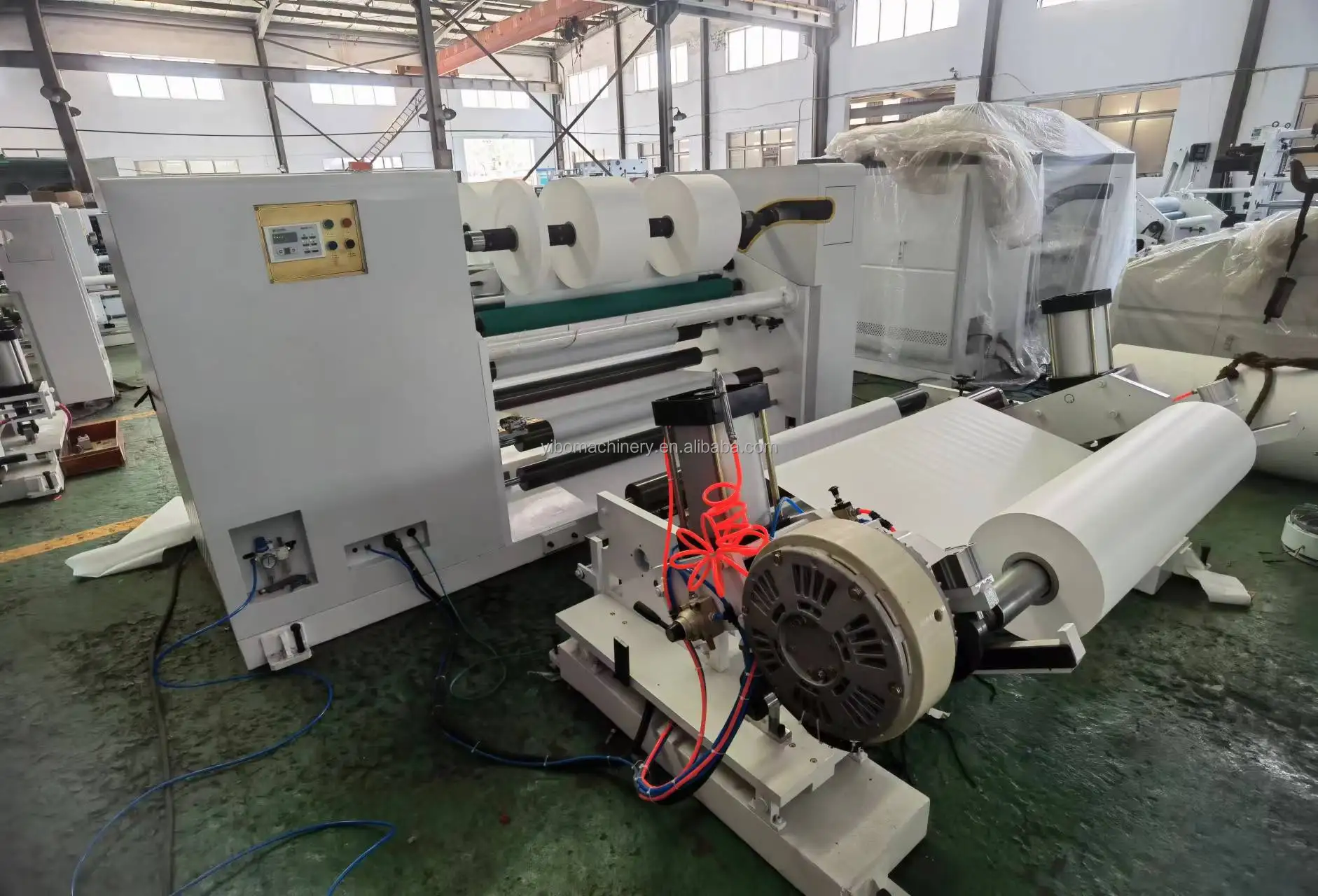 Brown Kraft Paper Jumbo Roll Slitting Machine With Hydraulic Shaft Less Unwinder For Manufacturing Envelops Competitive Price