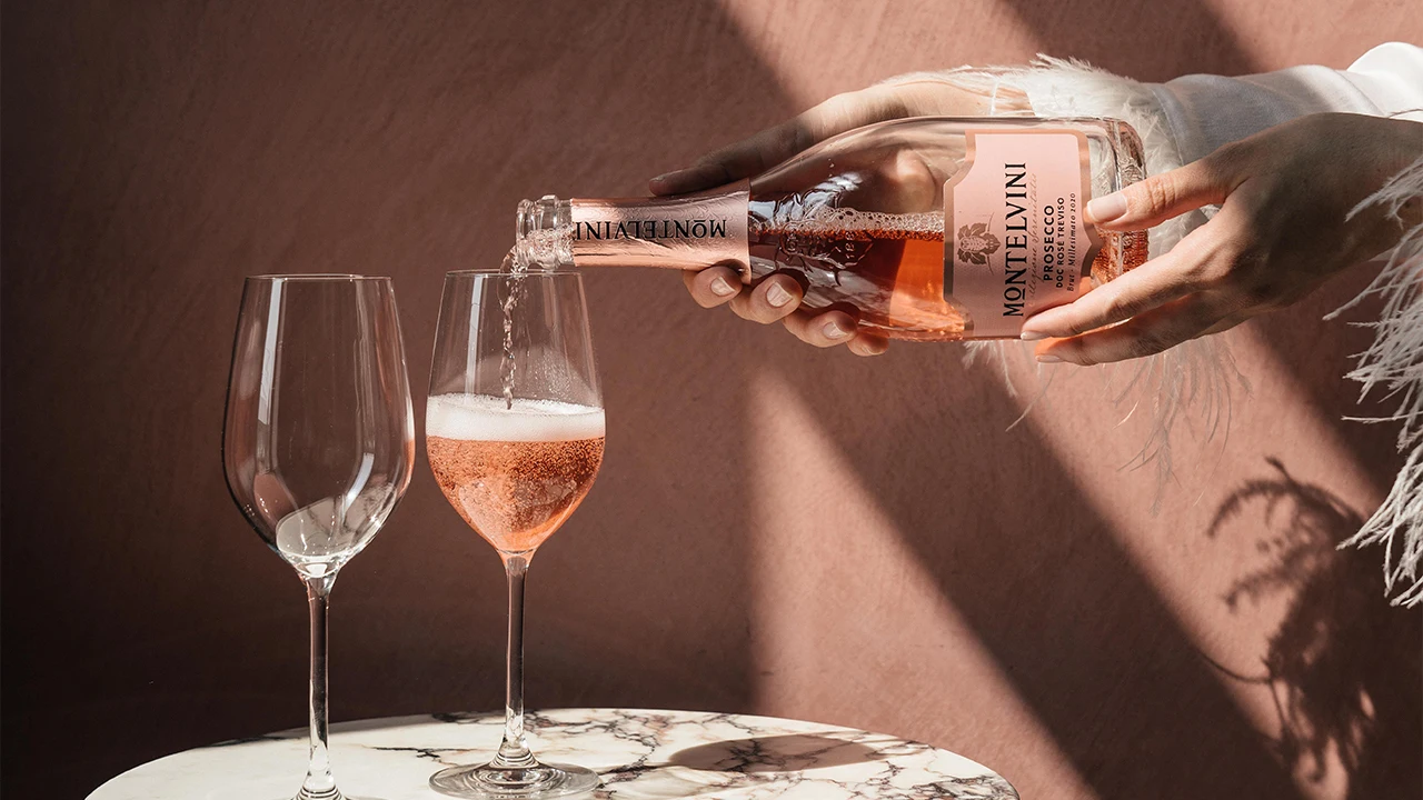 Italian Luxury Wine Sparkling Rose Montelvini to drink very cold Packaging with Box