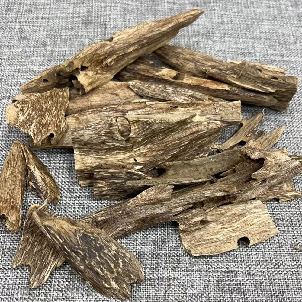Chinese Qi Nan agarwood tablets have a strong fragrance to soothe the spirit and help sleep oud chips