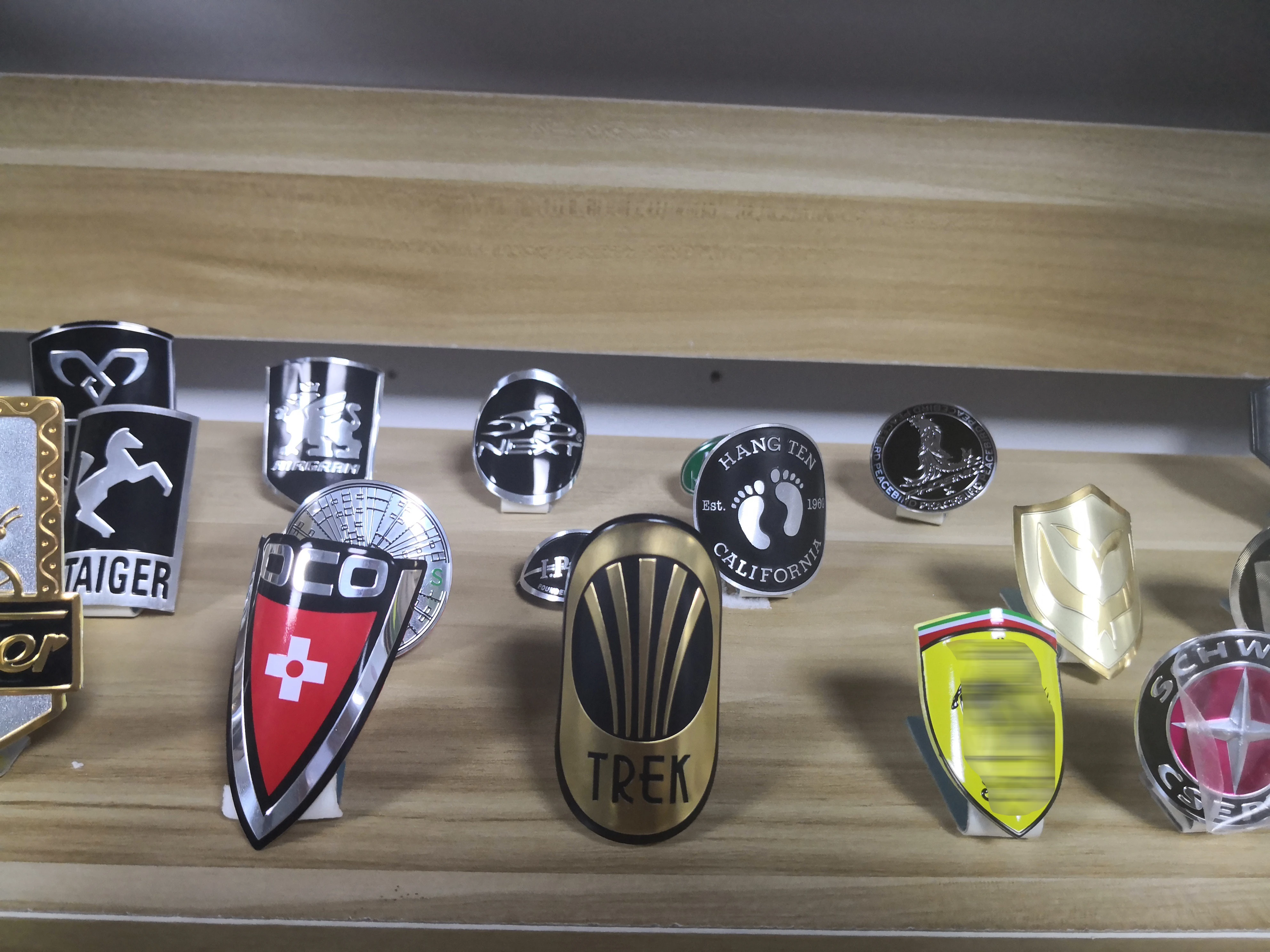 Custom new type design bike metal plate bike brand 3d logo sticker