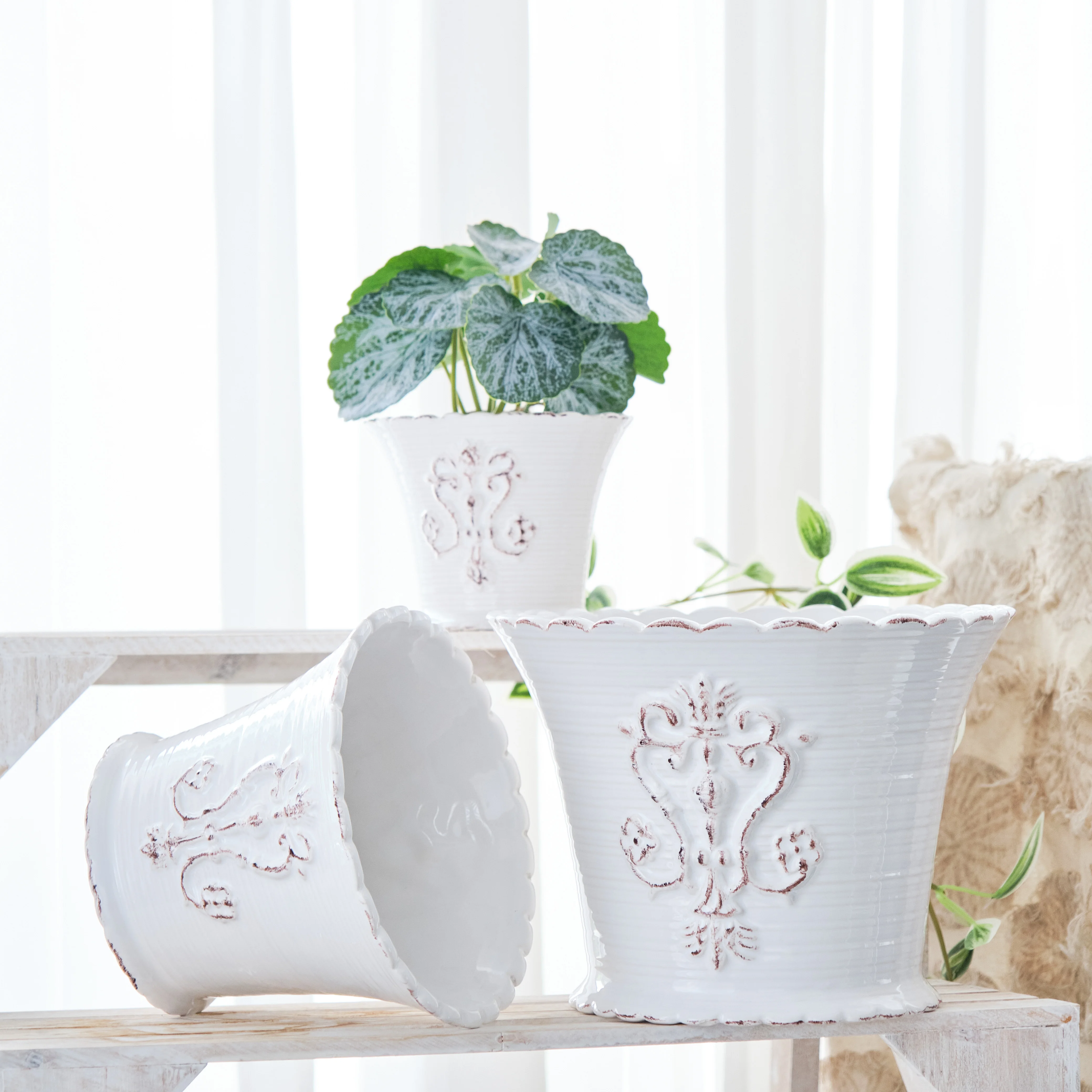 Wholesale Matte Embossment Home Decoration Antique Ceramic Plant Pots For Indoor Outdoor Courtyard Garden Planting Flowerpot