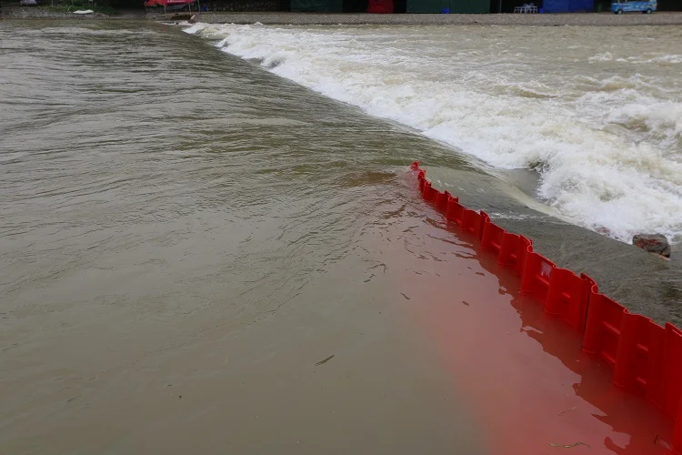 Anti flood barrier gate flood control for county river bridge