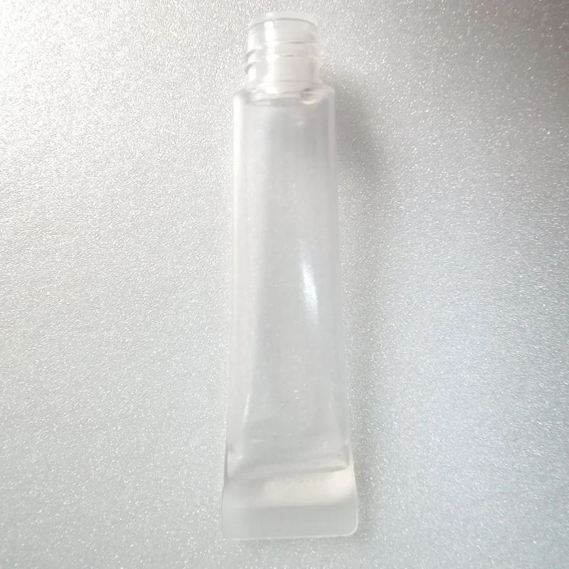 CY818 Custom 8ml clear squeeze bottles lipgloss tube Mascara cream cosmetic package container plastic tube with matte black caps