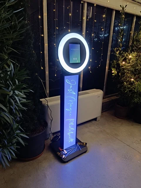 2022 New Selfie Kiosk Ring Light Ipad Booth Led Ipad Photo Booth Stand Portable Ipad Photo Booth Shell With Remote Control