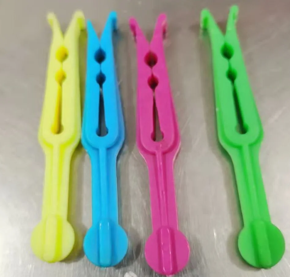 Plastic dolly pegs