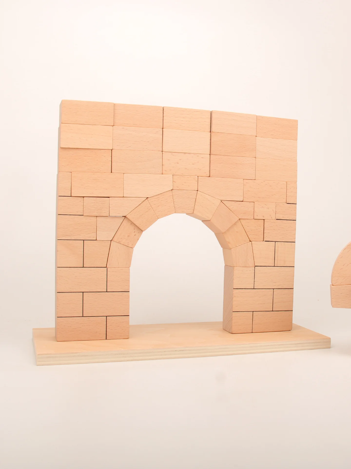 Montessori teaching  Roman arch bridge building blocks young children shape recognition of the original
