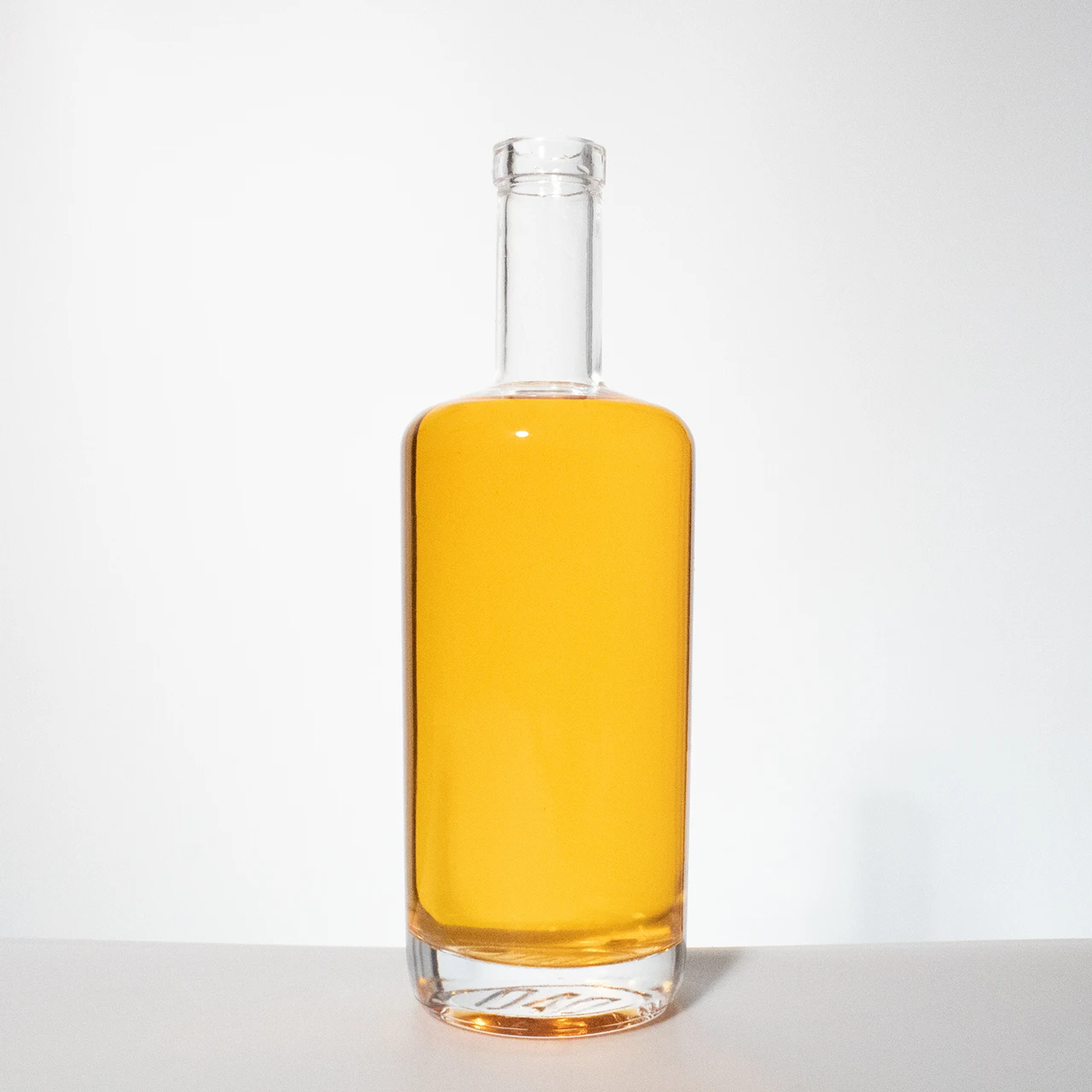 RSG Wholesale 500ml 750ml 1000ml High Borosilicate Glass Bottle For Liquor Whisky Gin Vodka Rum Tequila