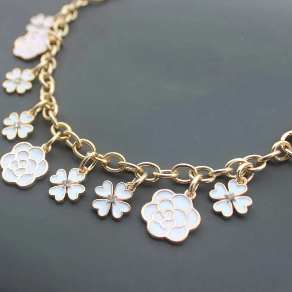 luxury bag charm chain keychain for women Pink Black White flower pendant decoration accessory metal buckle