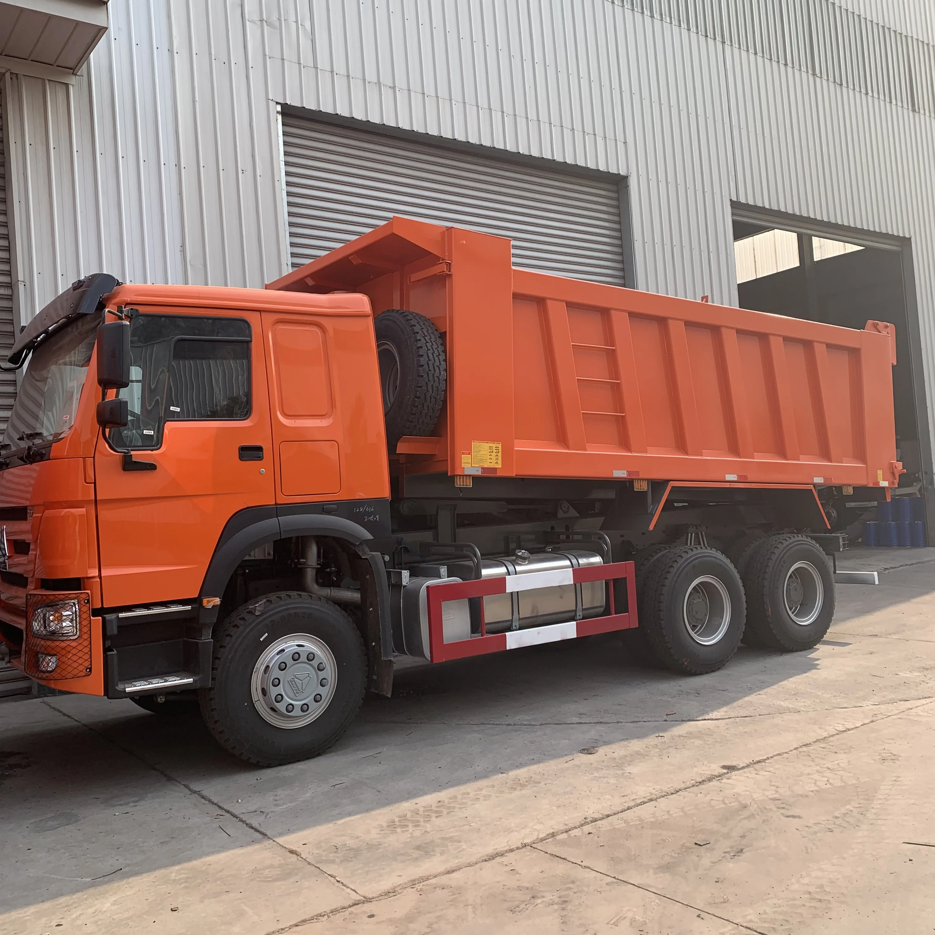 Китайский бренд Sinotruk Howo новый самосвал
