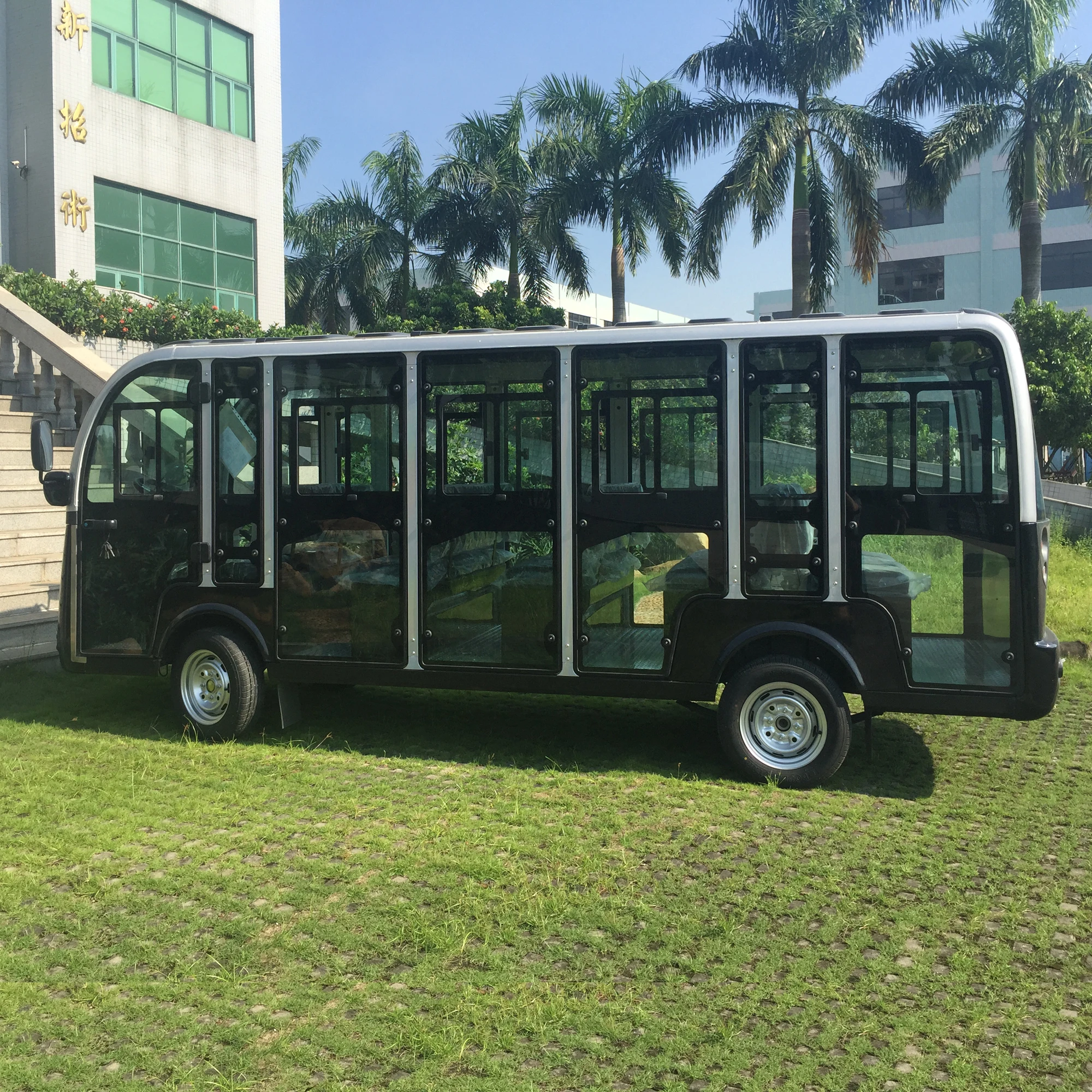 14 Seats Enclosed Tourist Bus Electric Sightseeing Car Shuttle Bus with CE