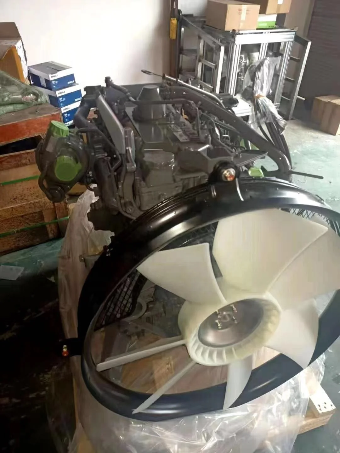 In stock 133kw 4 cylinders Isuzu diesel engine 4HK1