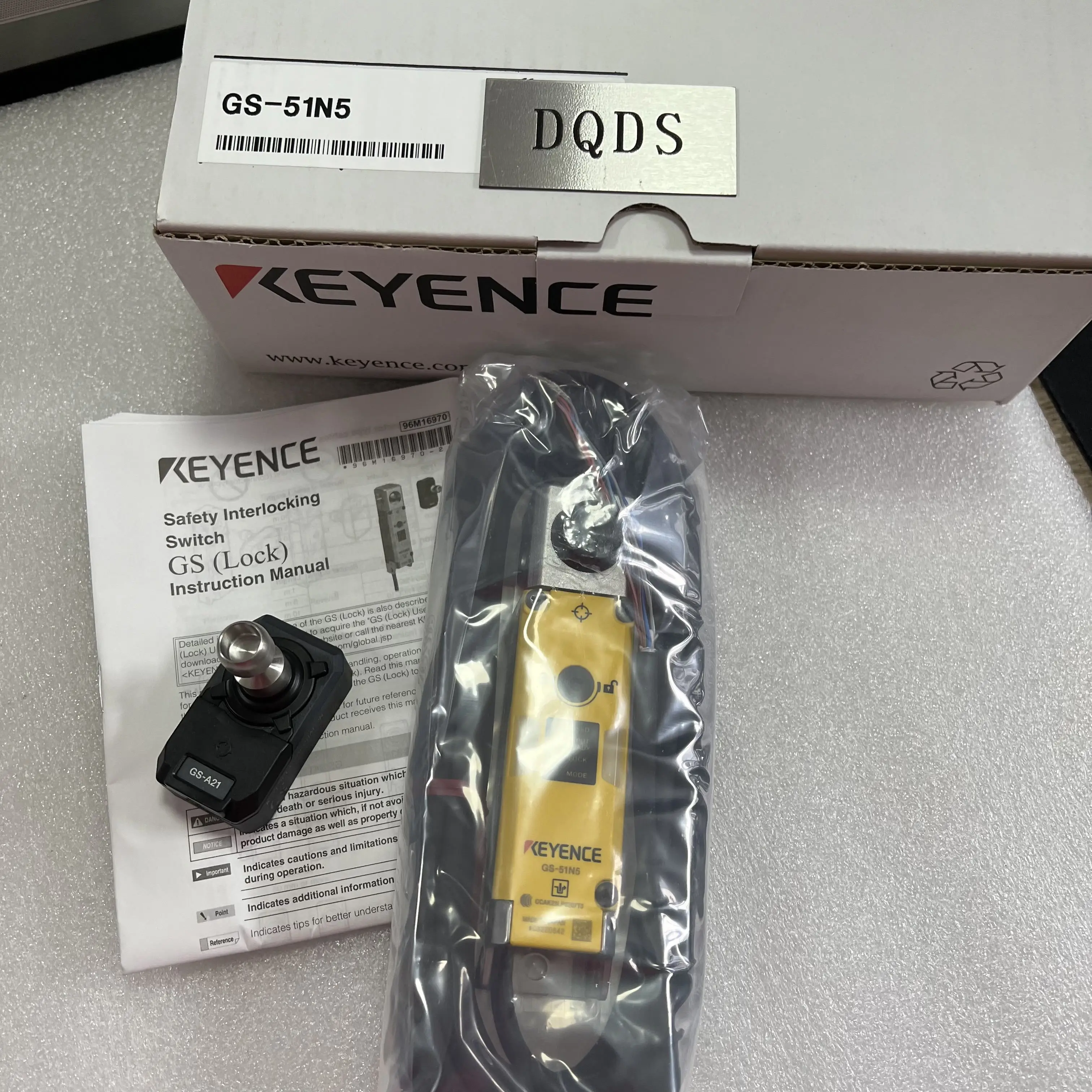 Brand New Original Safety Interlock Switches KEYENCE GS-51N5 Power to Release Standard Type NPN Standard Cable 5m
