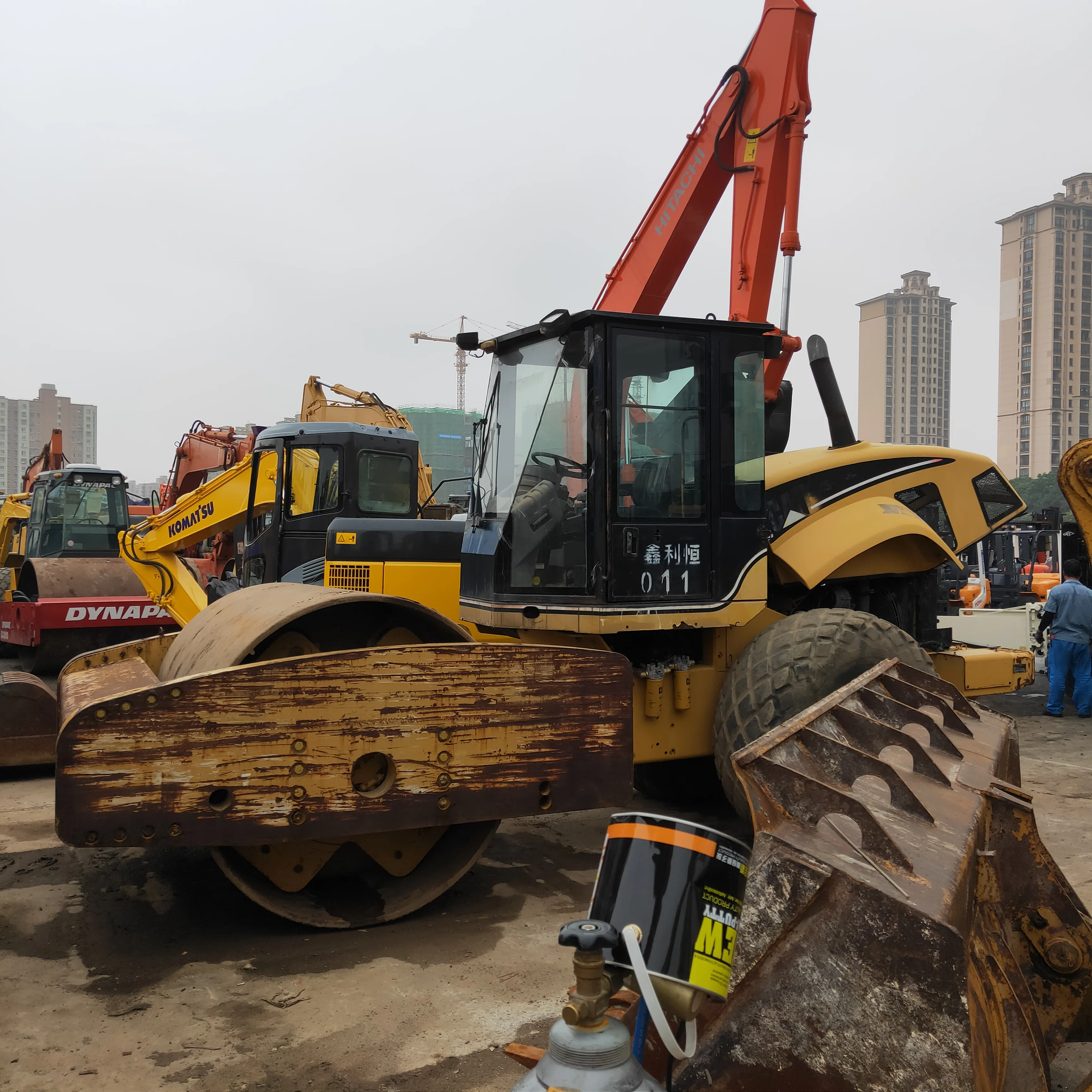  Подержанный ролик CAT 863 для продажи с хорошей производительностью и хорошим