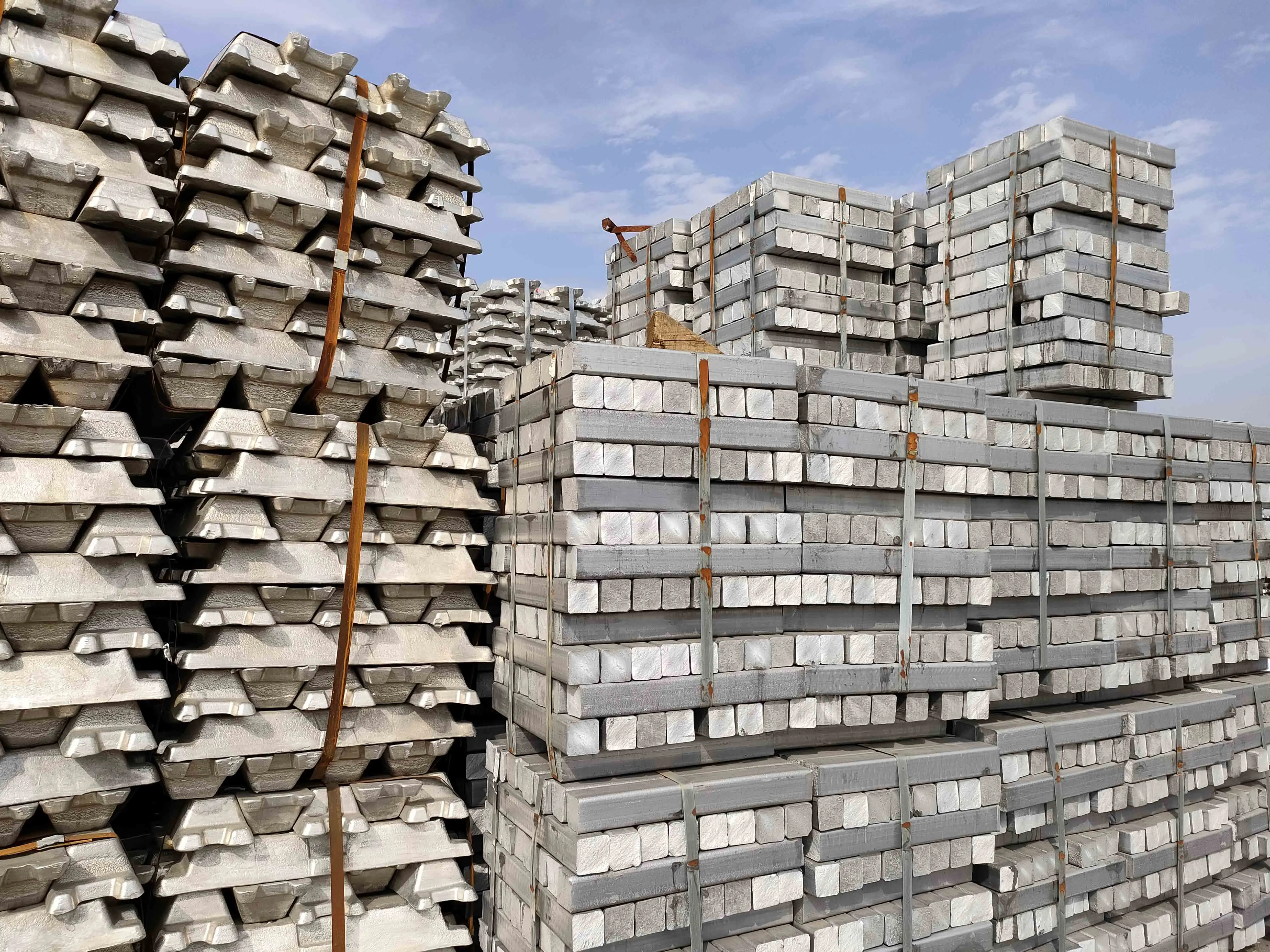 Китайский производитель, прямые продажи, серебристо-белые 99.7% 99.99% adc 12 AlSi12 A380 алюминиевые слитки