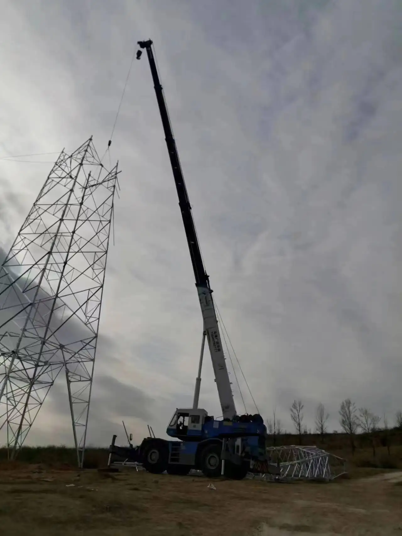 Подержанный 60-тонный автокран Тадано TR-600EXL пересеченного крана