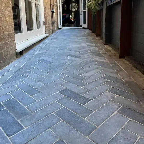 Modern Design Outdoor Patio Driveway Park Paving Stone in Black Grey Limestone Loose Paver Cobblestones Brick Tumble