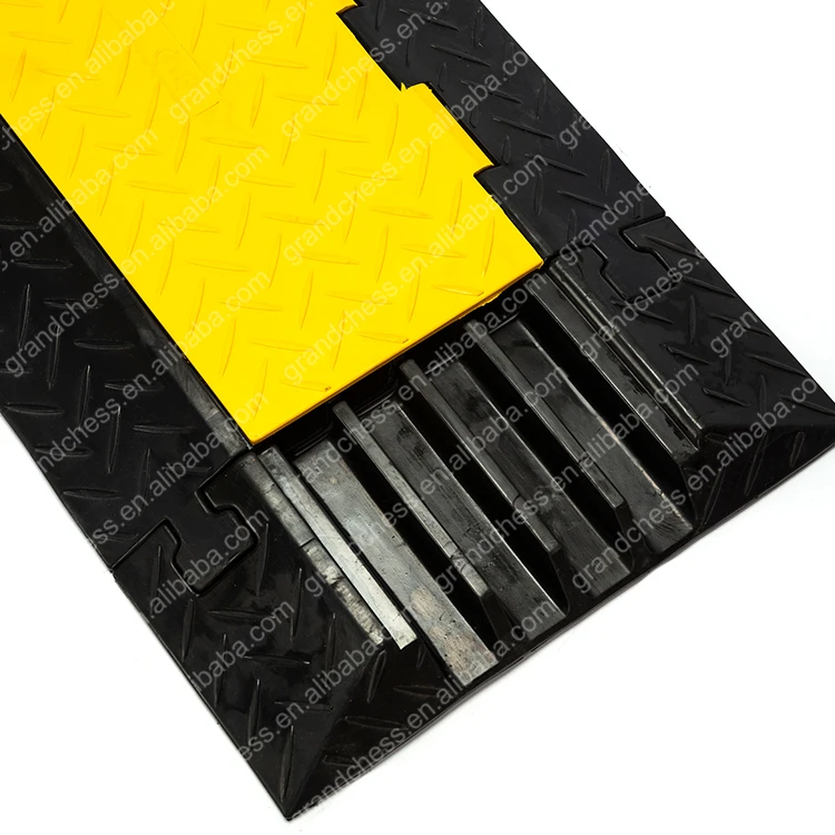 800x410x50mm Rubber 4 Channels Lane Traffic Incident Speed Ramp Floor Cable Protector