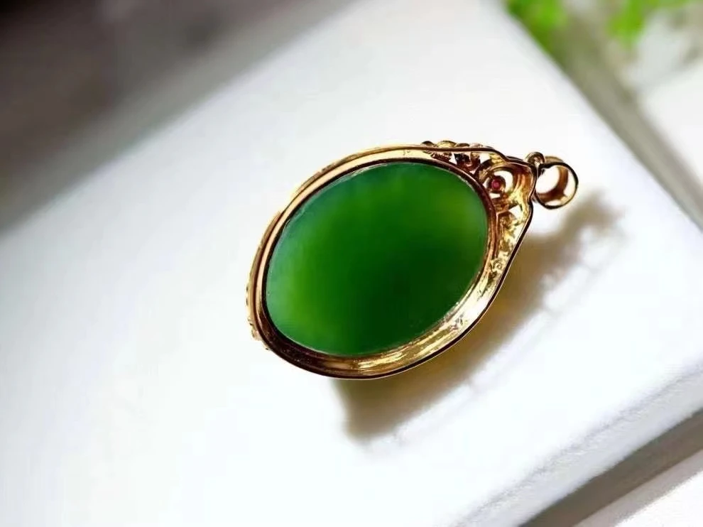 MEDBOO Fine Jewelry Factory Real 18k White Gold Egg Jewellery Classic Spinach Green Nephrite Hetian Jasper Jade Pendant.