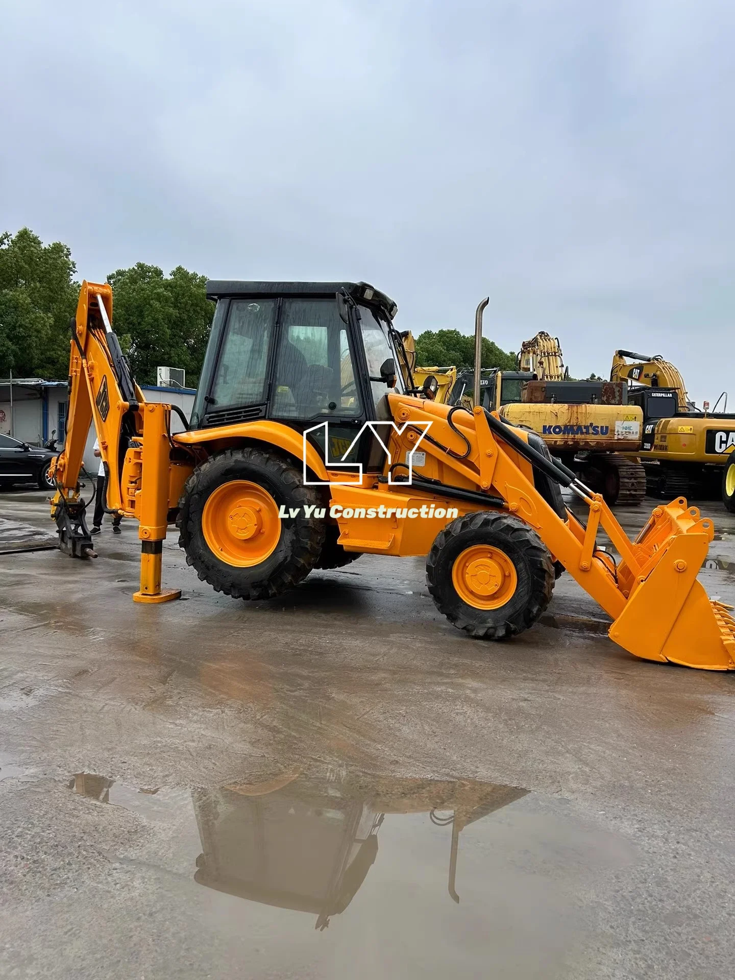 Б/у экскаватор-погрузчик JCB 3CX б/у трактор колесный погрузчик продается