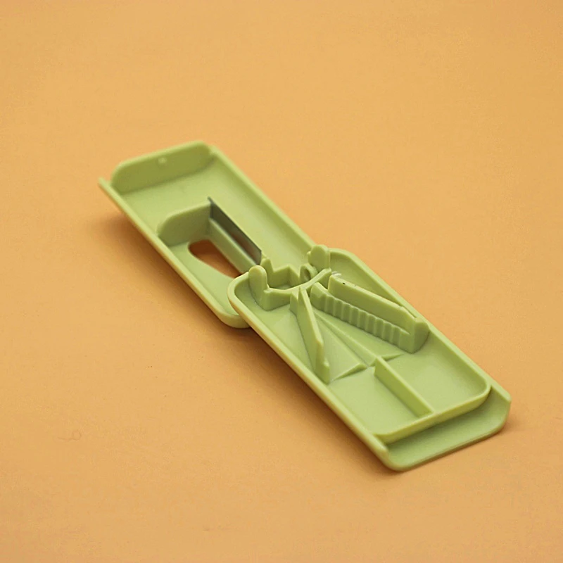Wholesale Custom Logo hot sales small tablet breaker medicine film  pill organizer splitter portable pill crusher pill cutter