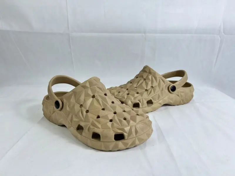 Wholesale EVA Clogs Fashion Garden Shoes for Men and Women Foam Rubber Shoes Unisex Side Beach Slippers Classic Garden Clogs