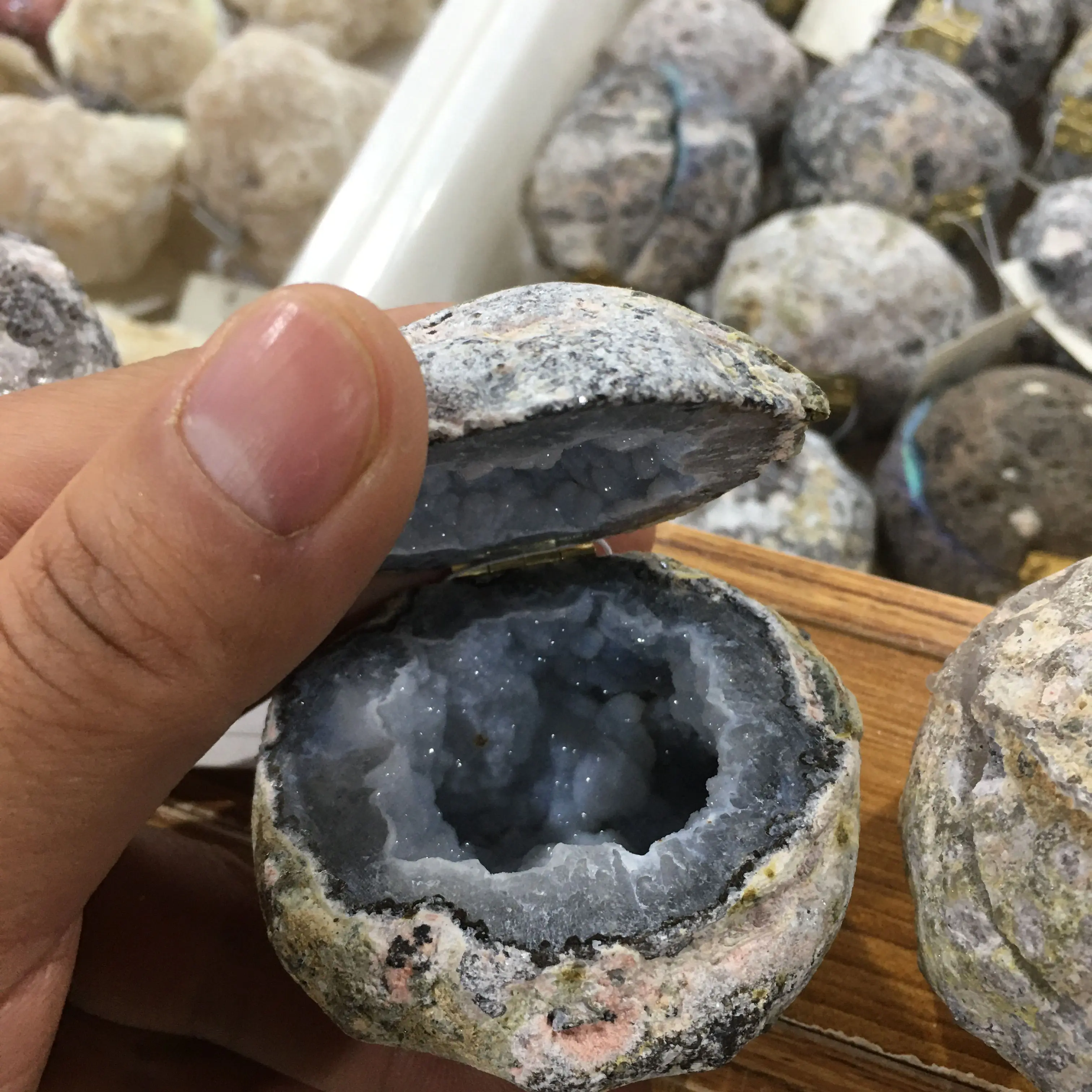 New products  agate geode angle aura quartz crystal geode