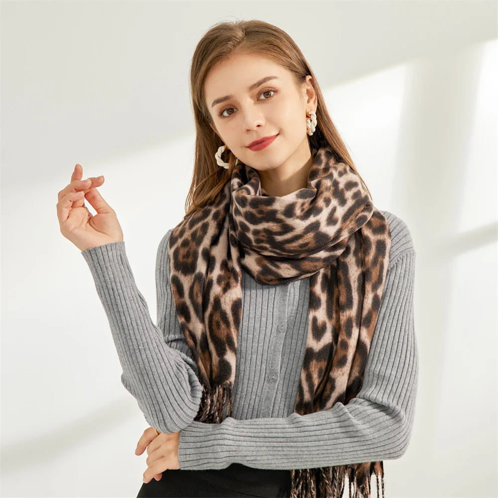 Wholesale Hot Sale Leopard Printed Cashmere Scarf for Women 70x200cm Winter Soft Outdoor Warm Pashmina Shawl