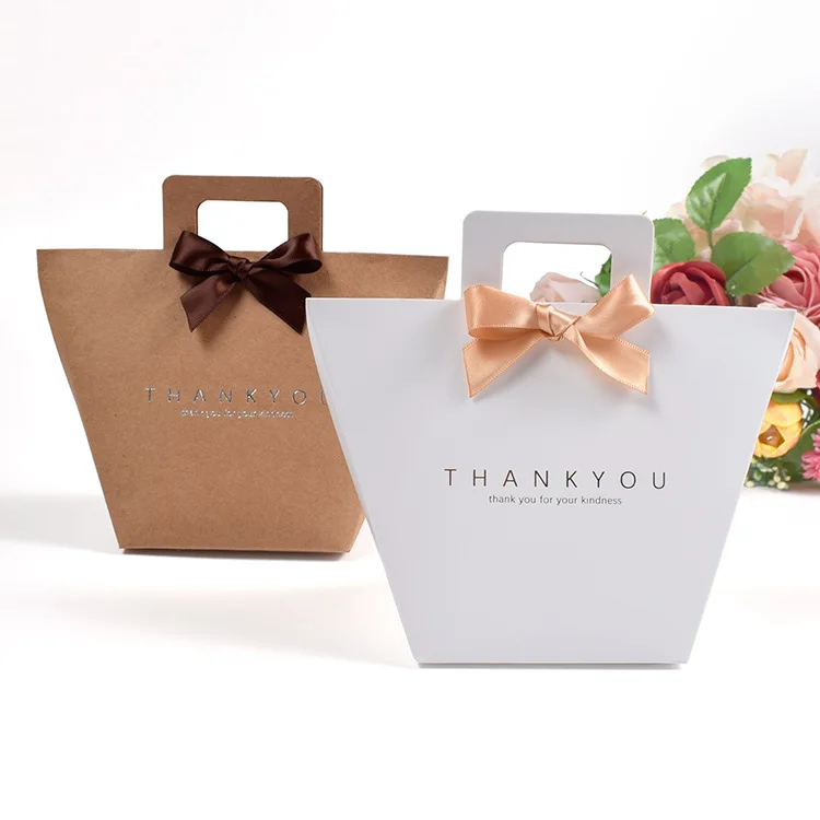Customized printed gift bag   kraft paper shopping bags with handle  with luxury  lovely style bag