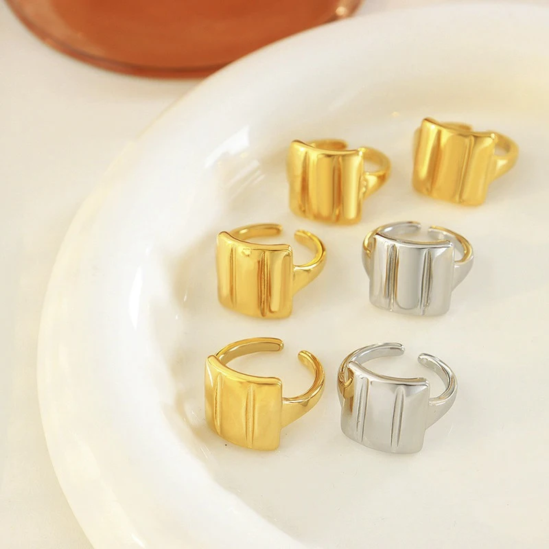 Женское металлическое кольцо с квадратной текстурой 18 карат