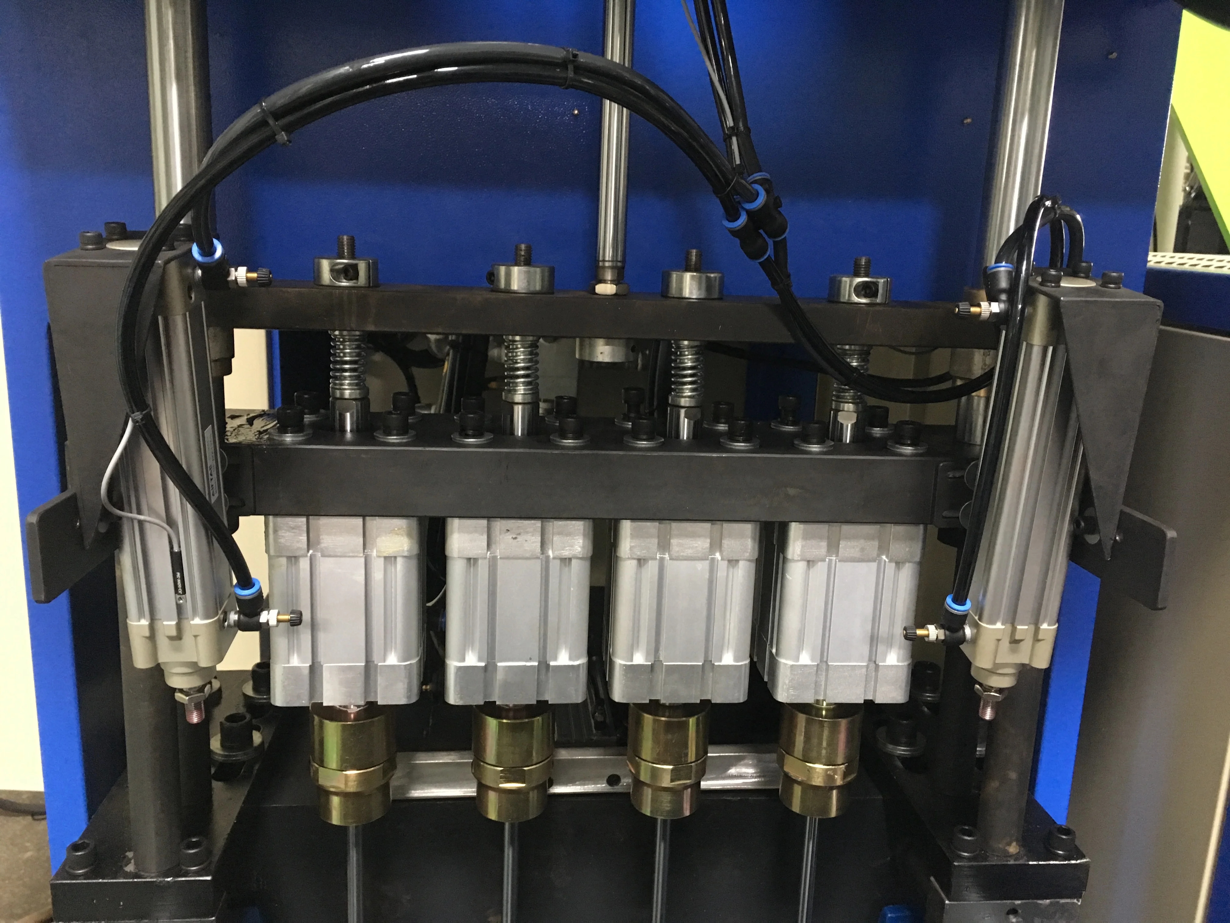 Машина для выдувного формования мини бутылок Pet