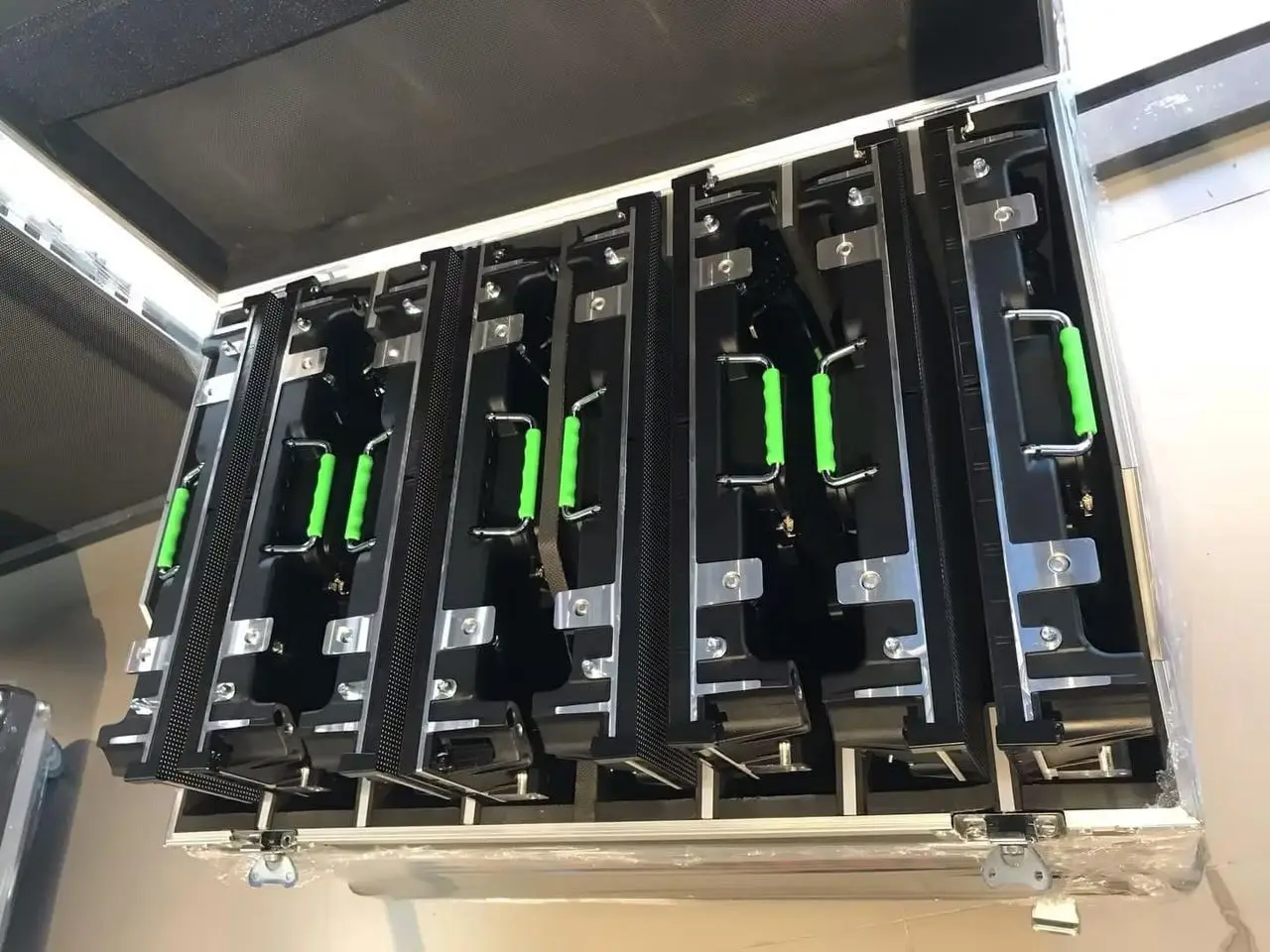 Wholesale P3.9 Portable Indoor outdoor Led Video Wall Screen Church Stage Backdrop Customized LED Screen