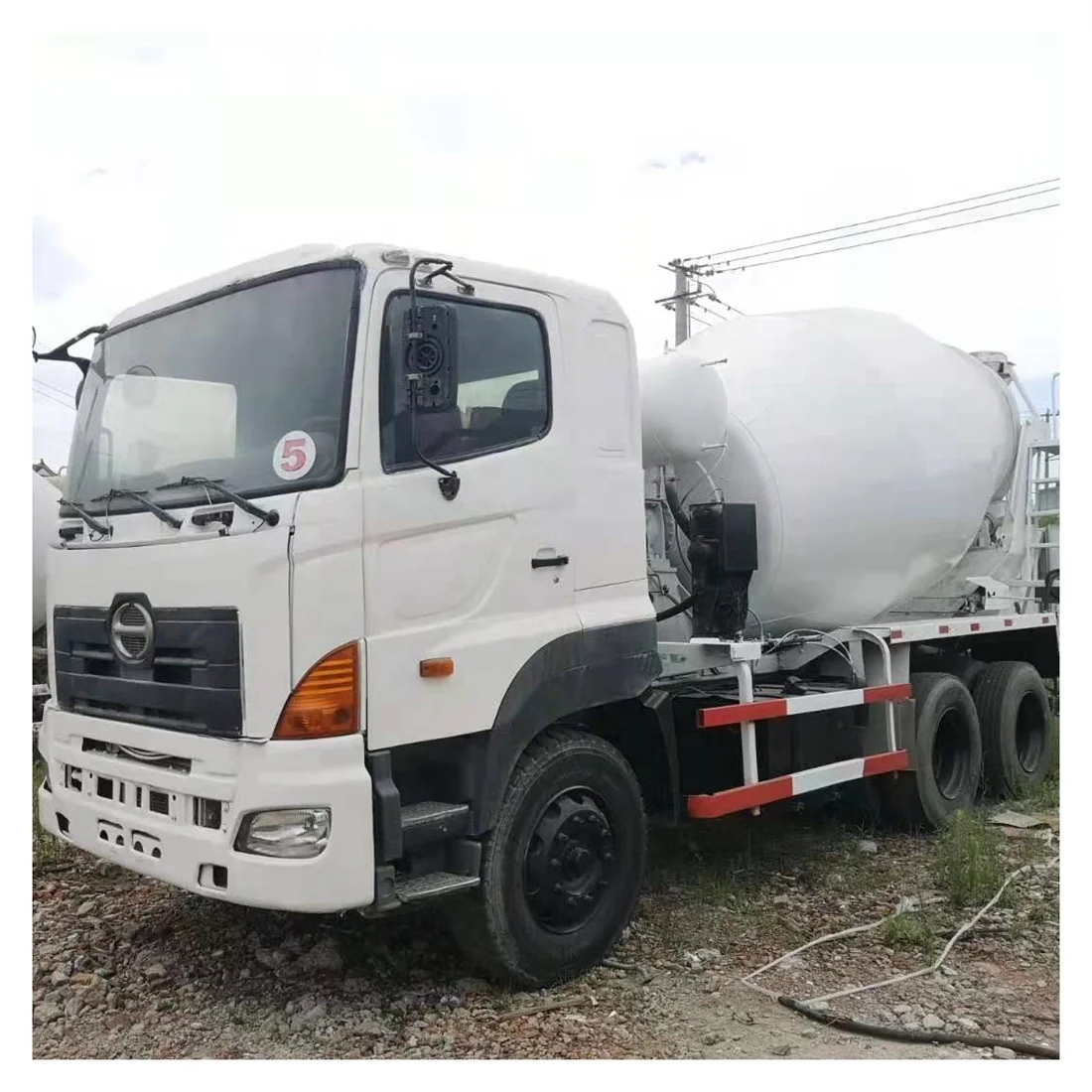 Рабочее состояние Hino 700, мощность 10 м3, б/у Бетономешалка по хорошей цене