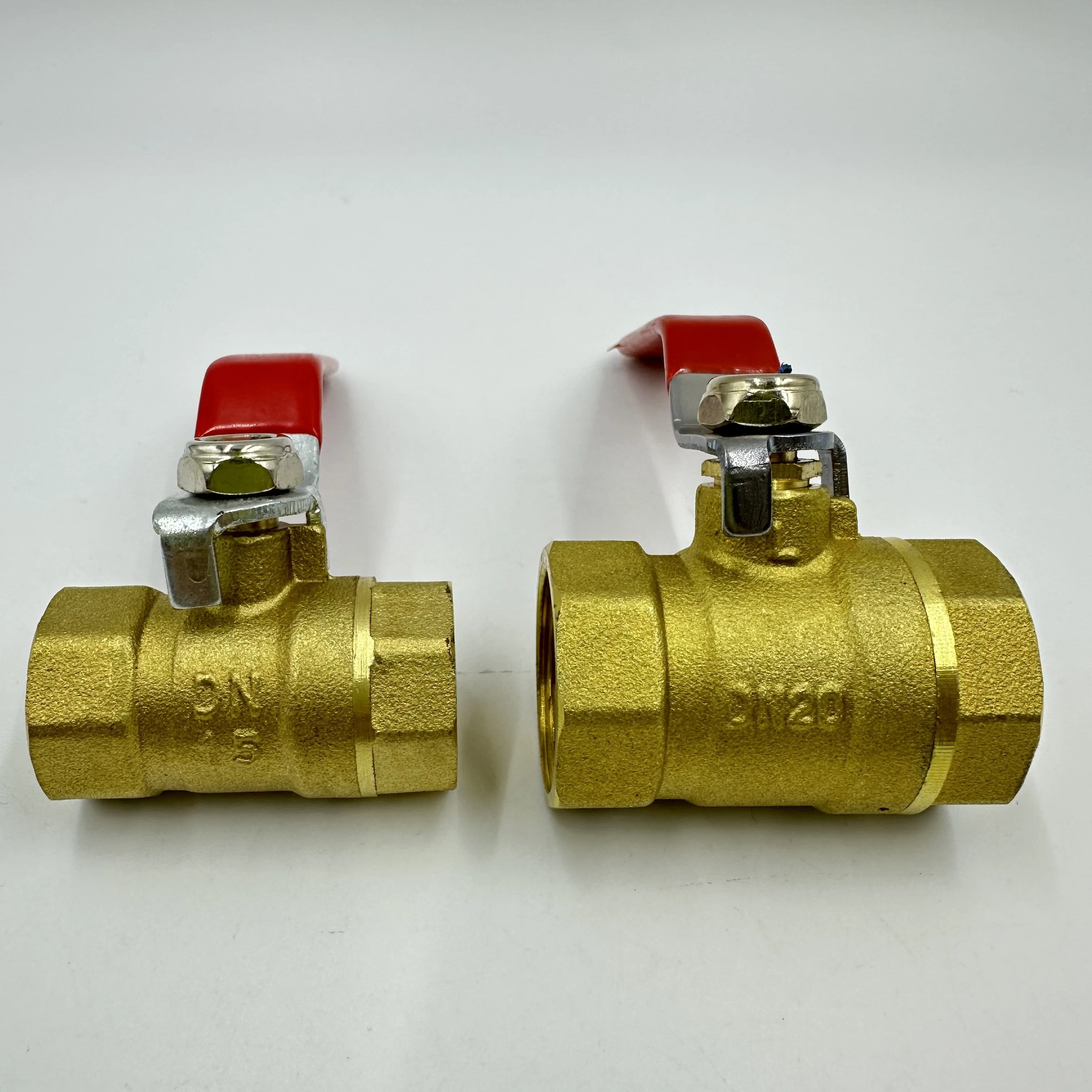 Медный шаровой клапан с резьбой NPT DN15 DN20 DN25 кованый латунный красной ручкой