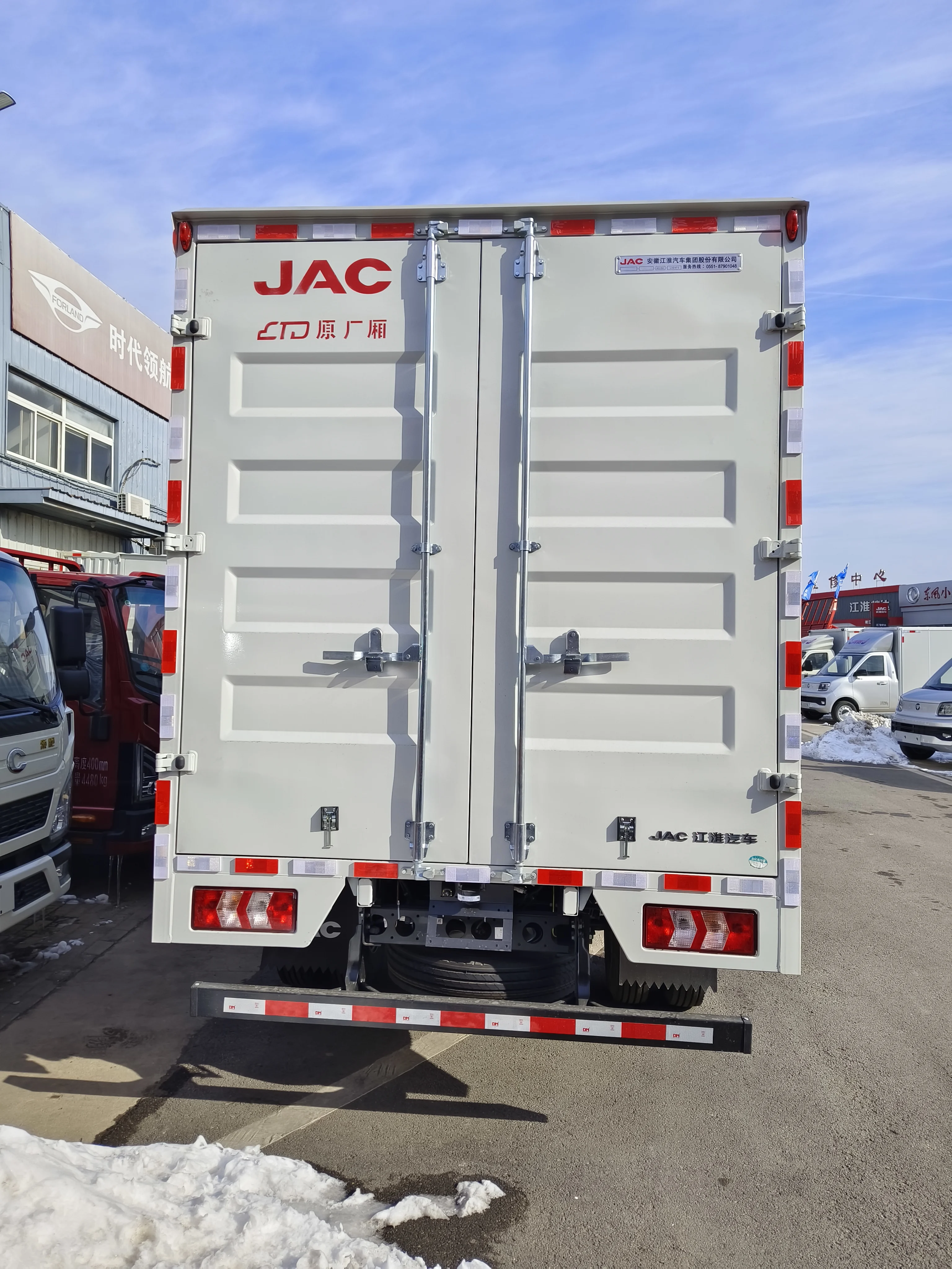 The new hot-selling JAC kangling 4*2 truck leads the L6 single-cabin light truck 160hp Euro 6 4x2 diesel 3 ton 5 ton van