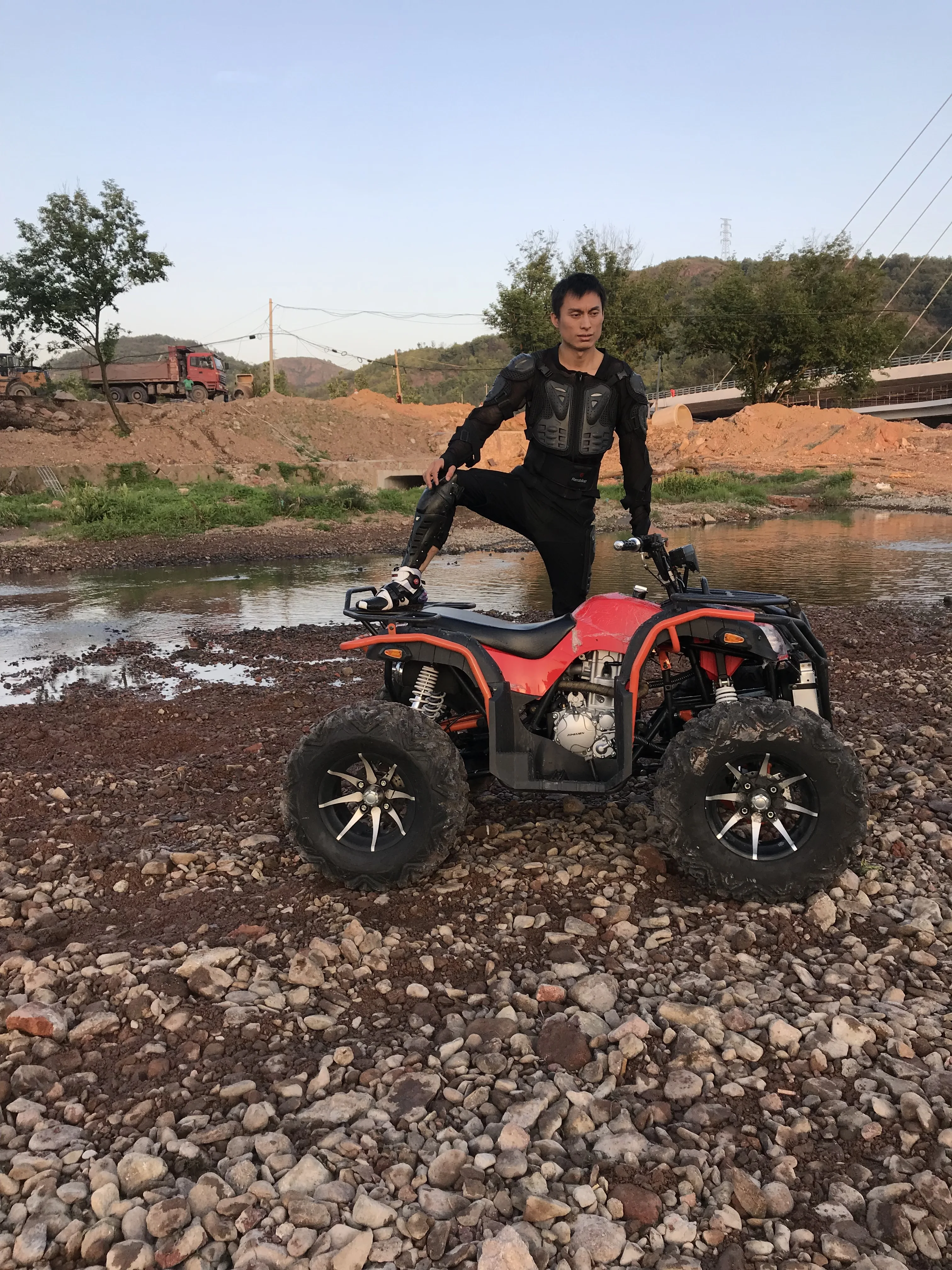  Квадроцикл на бензине 4x4 250 куб. См