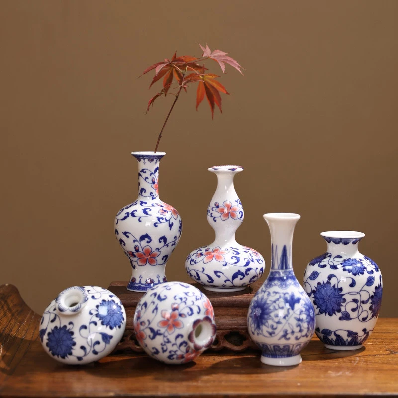 Ceramic small vases mini flower arrangements living room tabletop small blue and white porcelain bottles Chinese