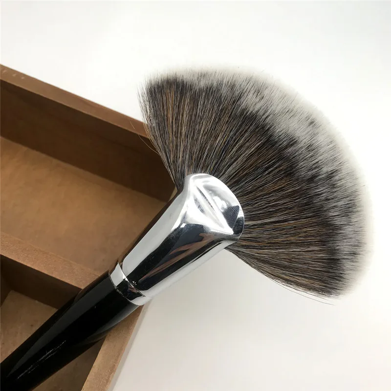 YRX W062 High Quality Pro Fan Makeup Brush,Copper Ferrule Makeup Brush,Factory Directly Supply