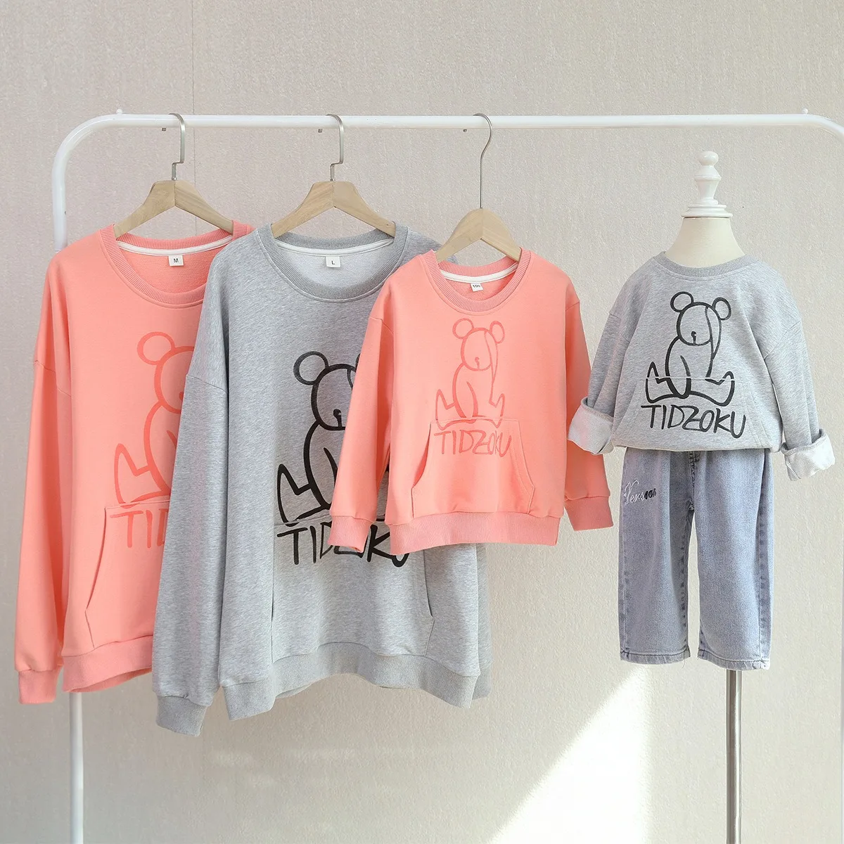 High quality knitted autumn pullover bear sweatshirt Mommy and me Pink color family matching outfits