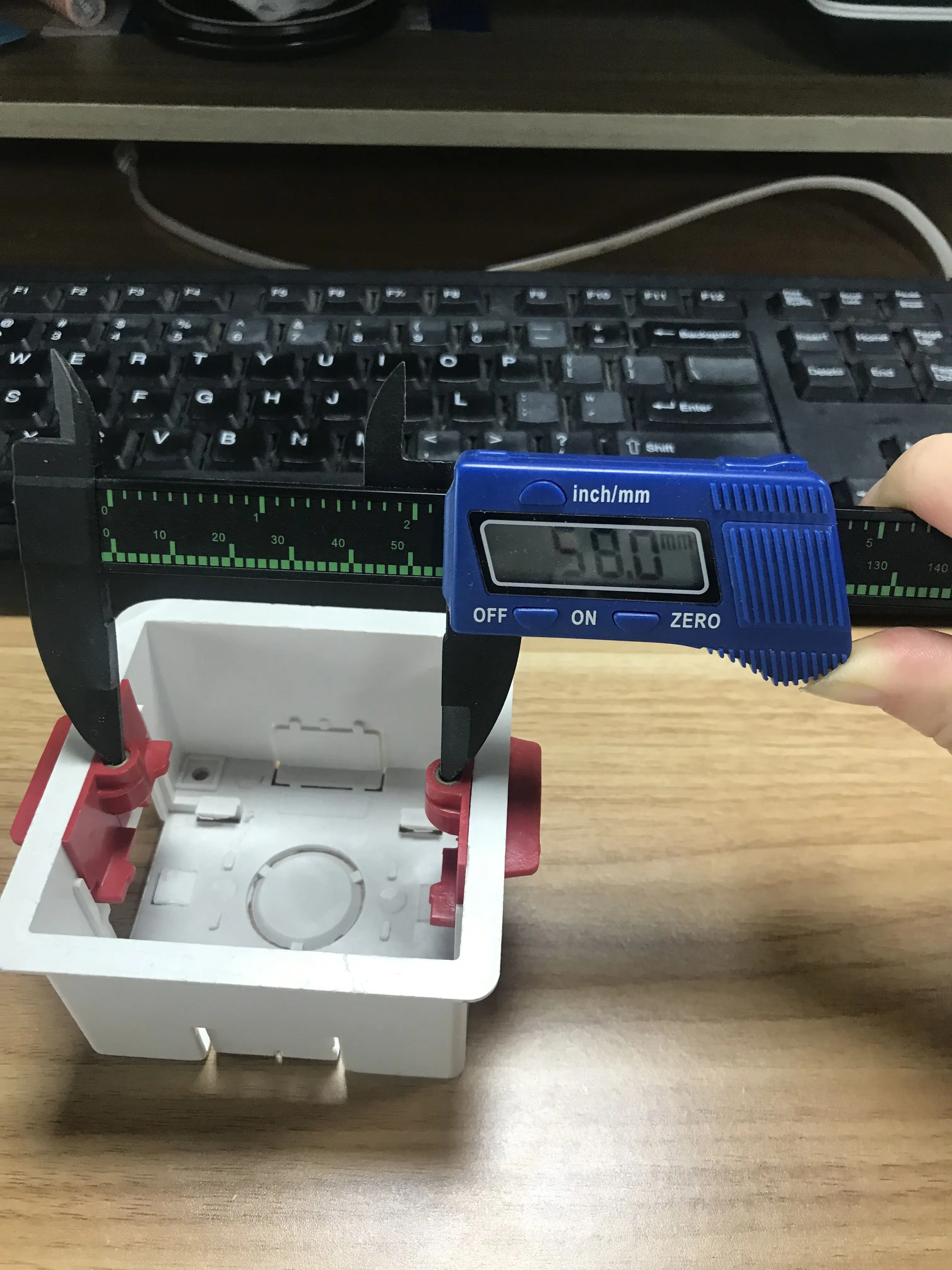 hot sale wooden UK standard high quality plastic  47mm 1 gang round lining box wall switch box lining box