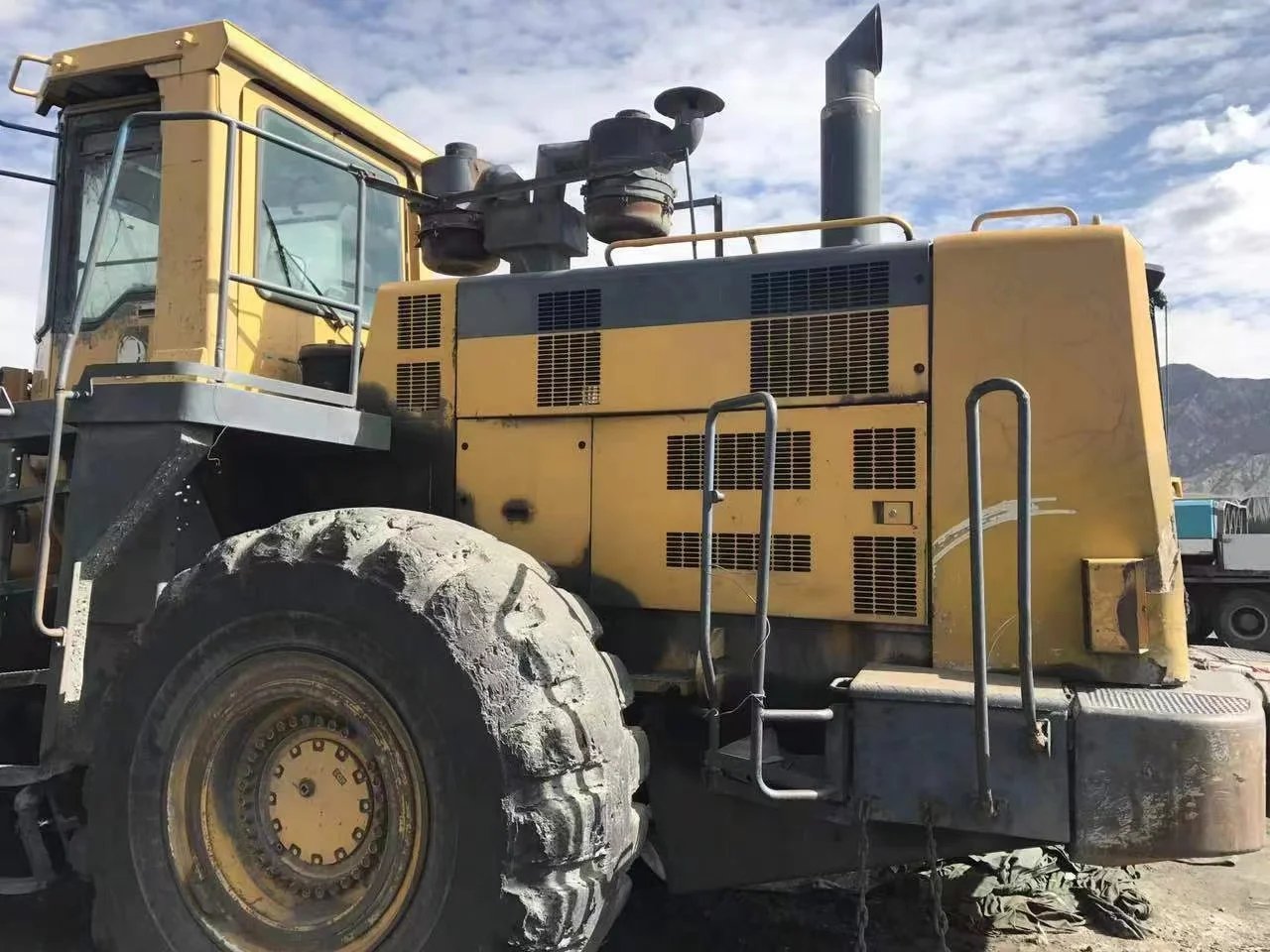 Б/у komatsu погрузчик 5000 кг Номинальная нагрузка WA600 WA600-1 WA600-3 колесный