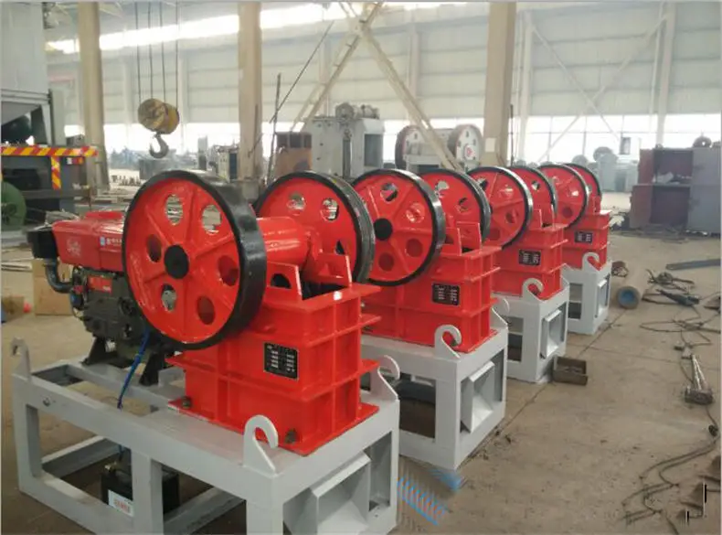 Mobile diesel engine small jaw crusher 250x400