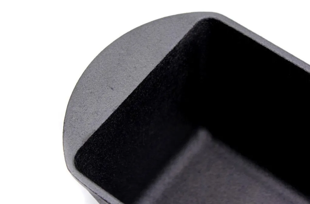 Cast iron roasting pan with a square fry pan lid of kitchen pot and pan sets