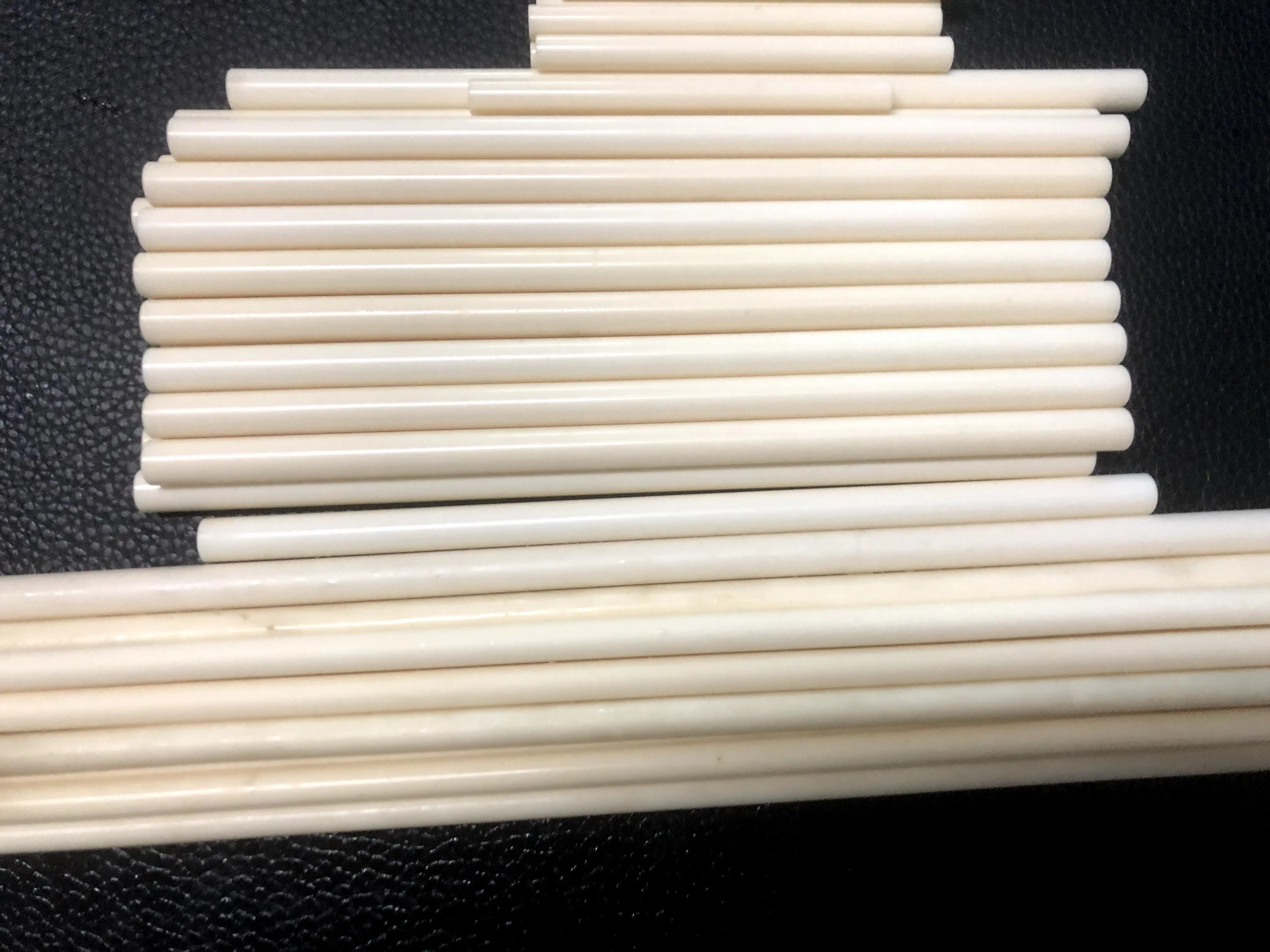 Индивидуальный Круглый высокопрочный 95% чистый циркониевый керамический стержень Zro2