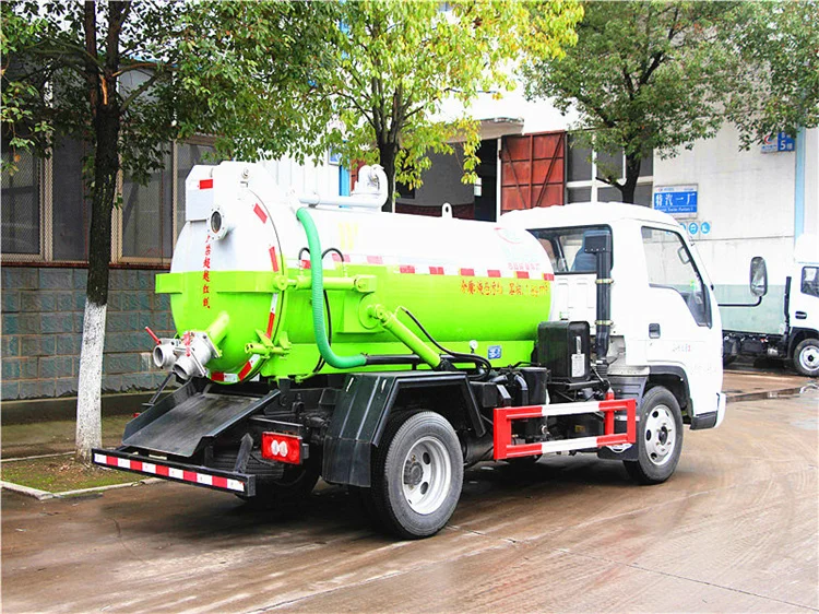 Fukuda Brand  Diesel Sewage Suction Cleaning Truck with Manual Transmission 4x2 Drive Vacuum Pump for Septic Tank Cleaning